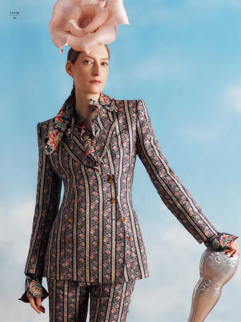 Trouser suited lady racegoer at Royal Ascot